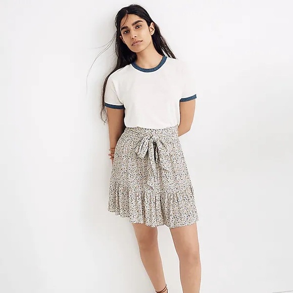 NWT Tie-Waist Tiered Mini Skirt in Fieldwalk Floral Antique Cream | Size L - Picture 4 of 8